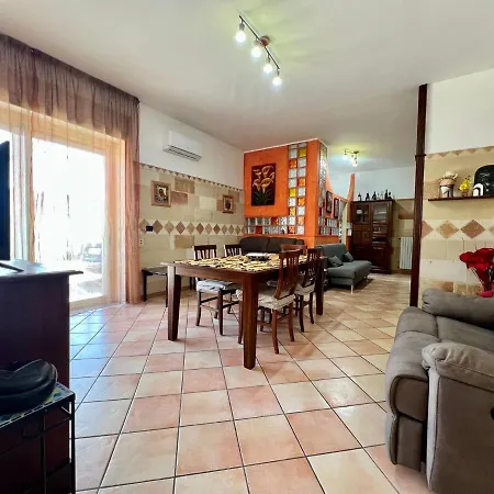 Holiday home Ambra's